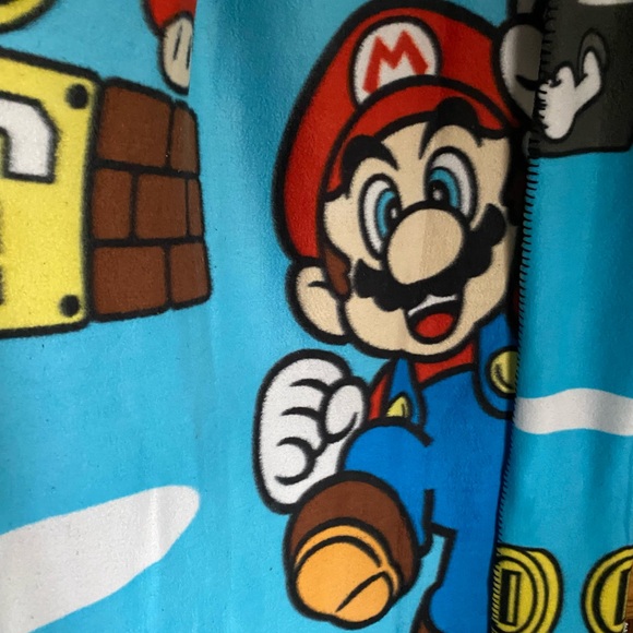 Super Mario Fleece Blanket - Picture 2 of 7